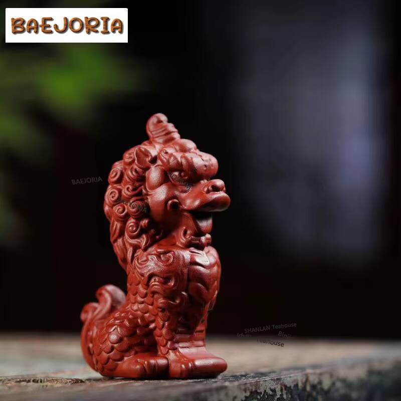 Art Craft Lion - Exquisite Löwen-Kunstfigur aus Lila Ton, Handgefertigte